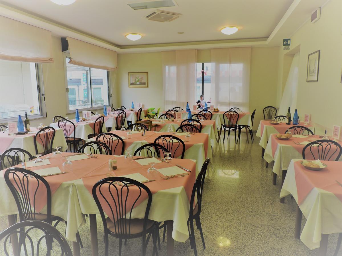 Albergo Sabrina Rimini Exterior foto